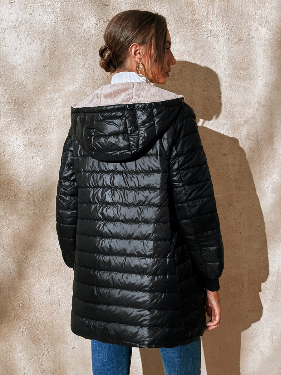 Casaco-Feminino-Puffer-com-Touca-Preta