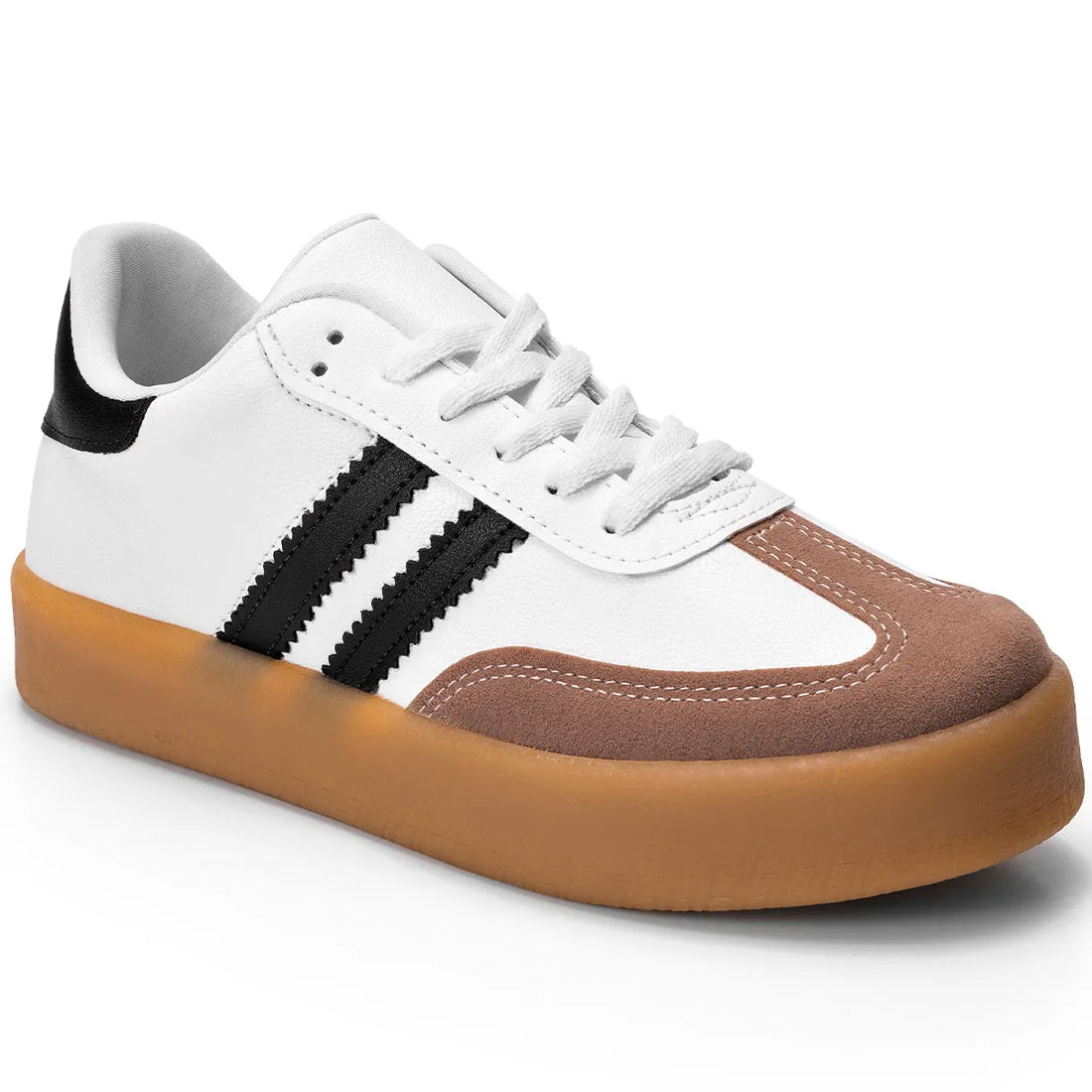 Tênis Casual Flatform de base branca com cadarço branco, detalhes pretos e marrons e sola caramelo.