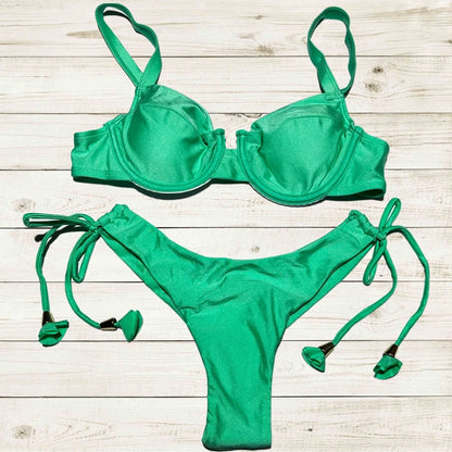 Biquíni-Fio-Dental-Meia-Taça-Com-Bojo