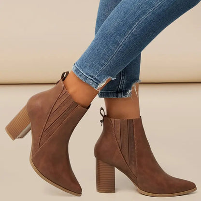 Bota-Cano-Curto-em-Couro-Blanc