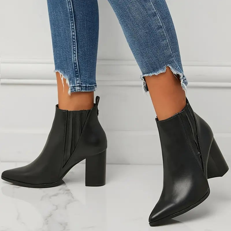 Bota-Cano-Curto-em-Couro-Blanc