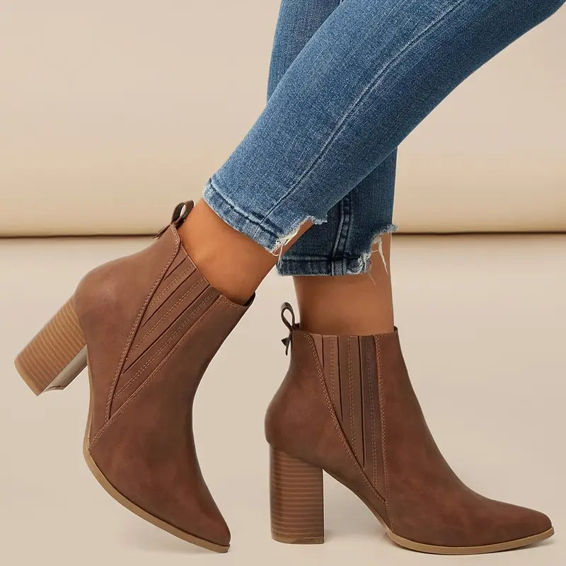 Bota-Cano-Curto-em-Couro-Blanc