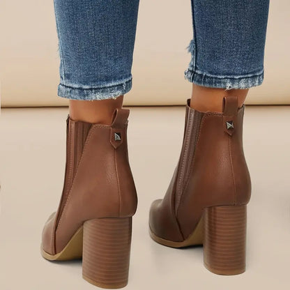 Bota-Cano-Curto-em-Couro-Blanc