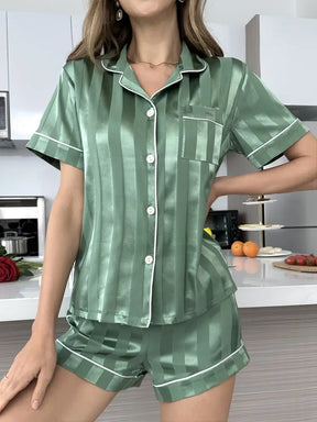 Conjunto-de-Pijama-de-Cetim-com-Gola-Jacquard-e-Botões